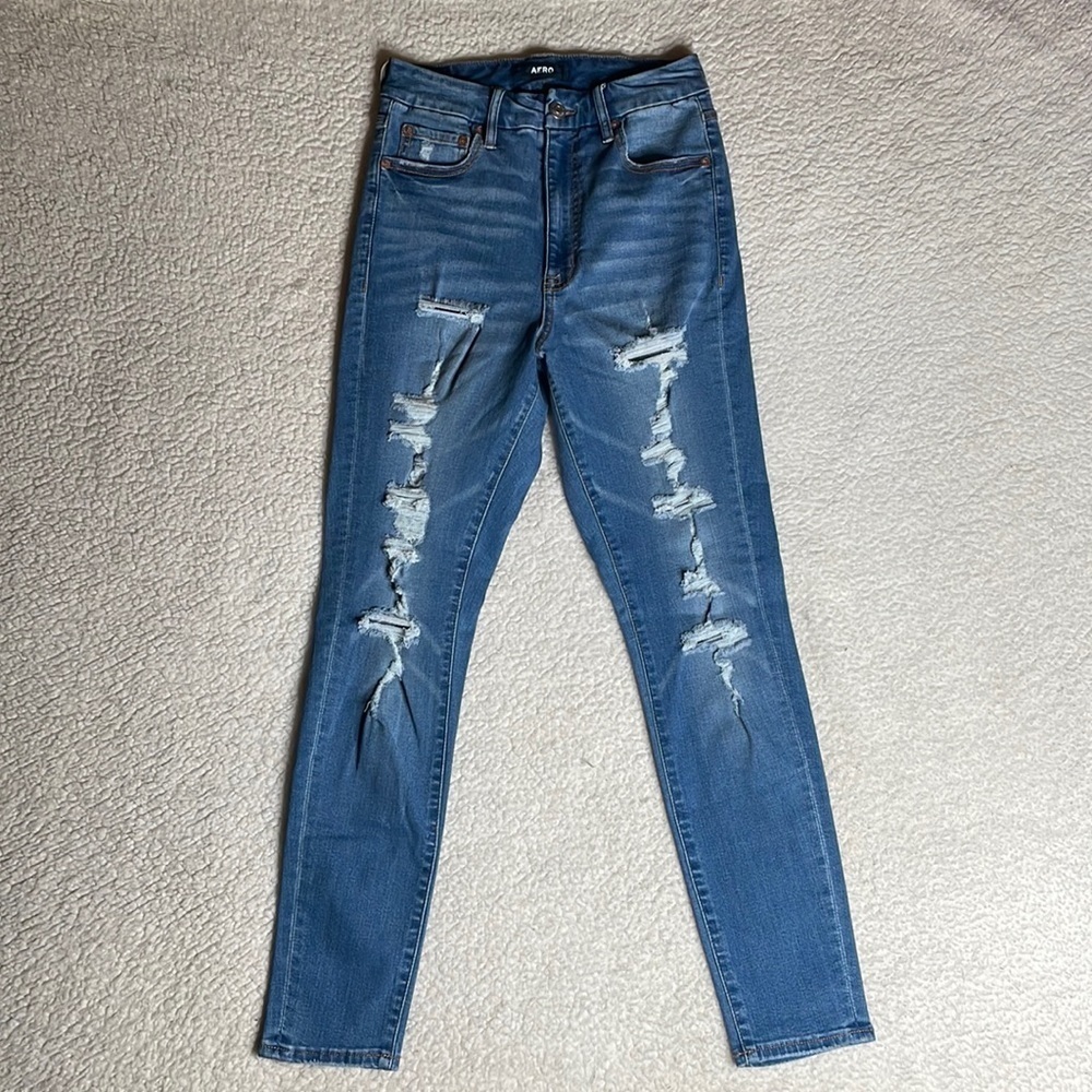Aero High Rise High Wasted Stretchy Denim Jeans distressed Size 6